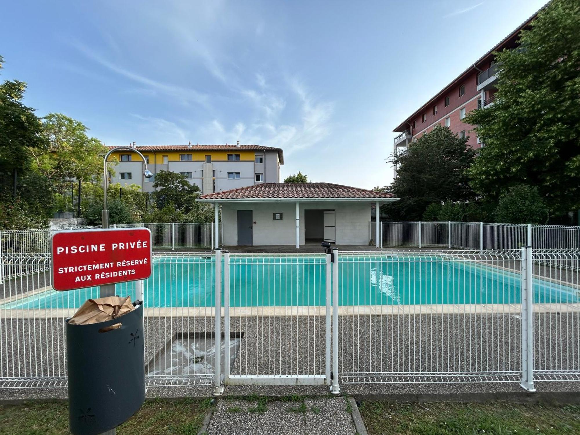 Appartement Cosy Agen Centre Avec Lit King Size Exterior photo